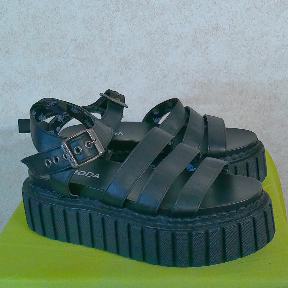 LikeNew La Moda Chunky Platform Sandals - Black/Skulls Inner Lining/Size 9